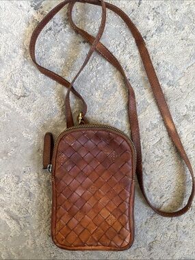 Brown Woven Leather Crossbody Phone Bag - strap in broke see last pics.